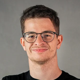 Portrét Ing. Josefa Šulana, konzultanta pro AI automatizaci a SEO